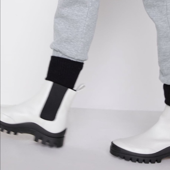 ZARA BNWT Low Heel Vibram Sole Leather Ankle Boots - Picture 9 of 10